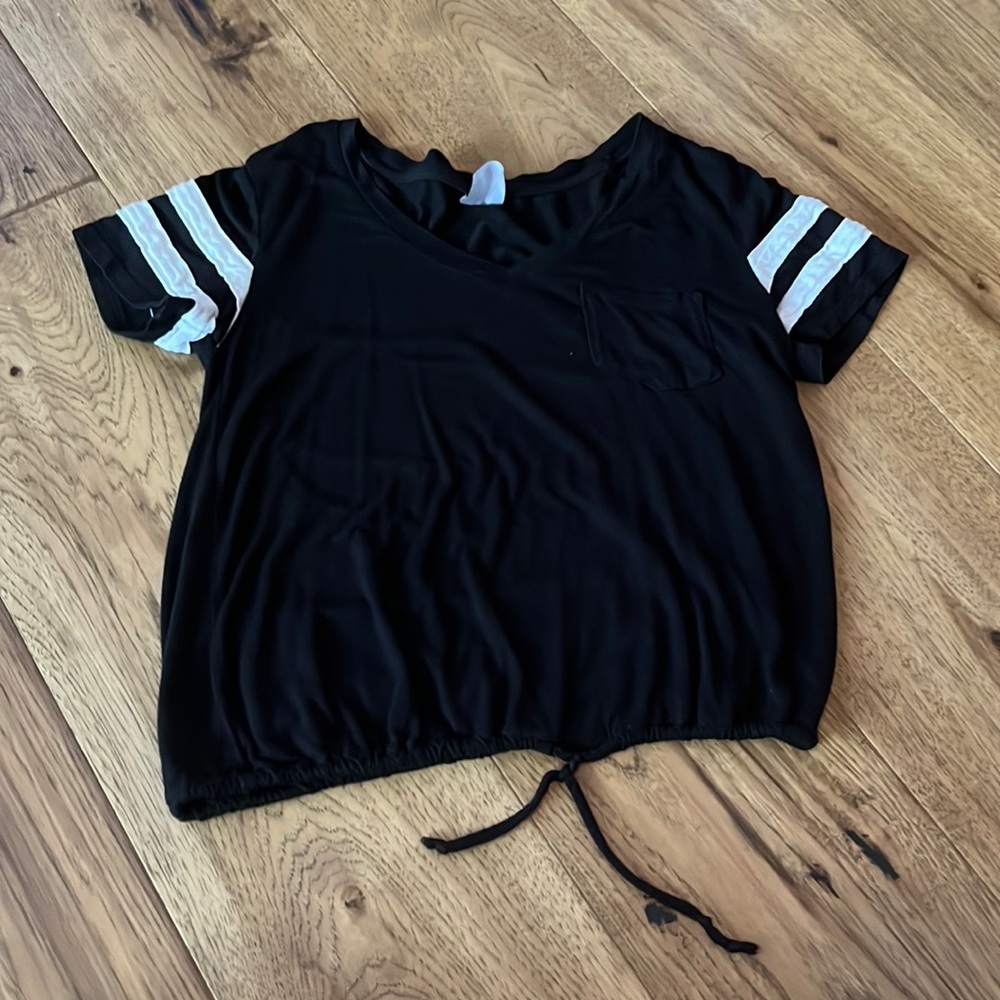 This black shirt comes with a  drawstring on the end. It has stripped sleeves!